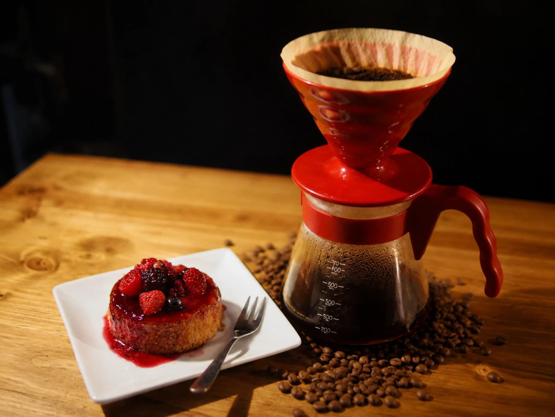 Café V60 acompañado de cheesecake de frutos rojos