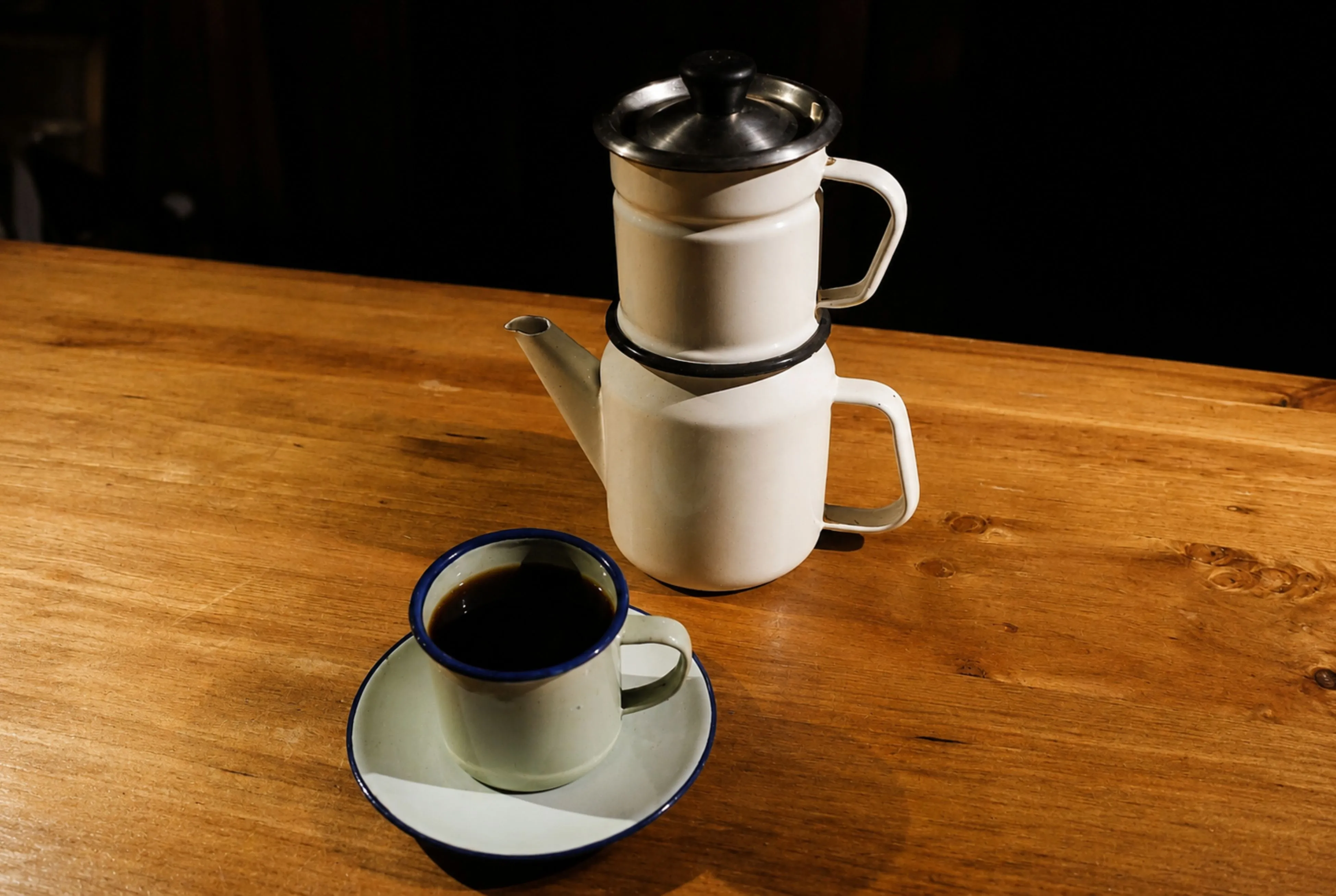 Café destilado tradicional paceño servido en Sangre y Madera